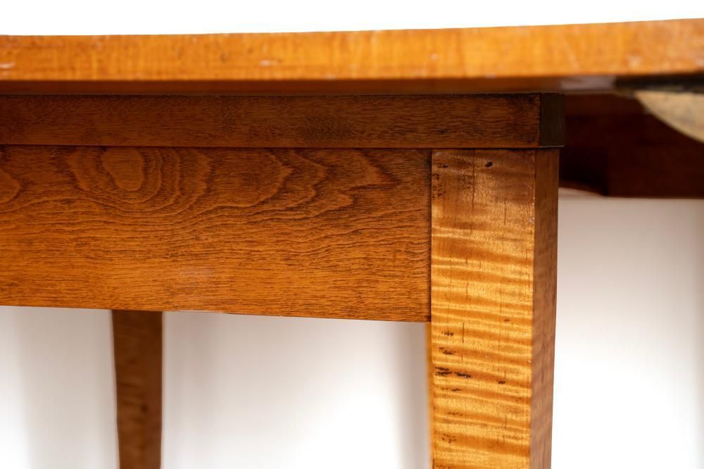 Monumental Quigley of Chicago Tiger Maple Banquet Table - Adjustable to 17.5' - French Directoire Style, Mid 20th Century - Image 8