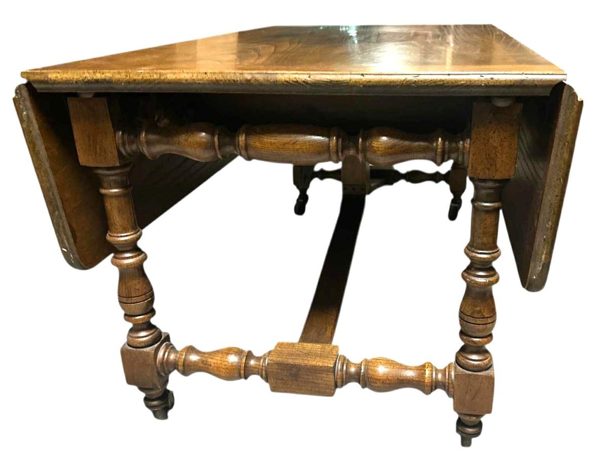 Late 20th Century Baker Furniture Vintage William & Mary Oak Drop Leaf 18” H Coffee Table Adjustable as 29” H Side Table - Image 10