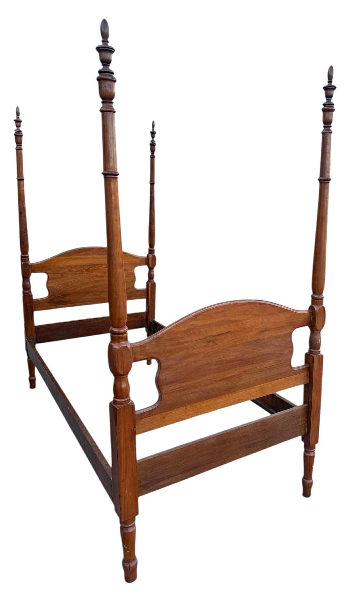 Pair of 19th Century Antique Solid Cherry Wood Four Poster Twin Beds - English Traditional Style - Image 3