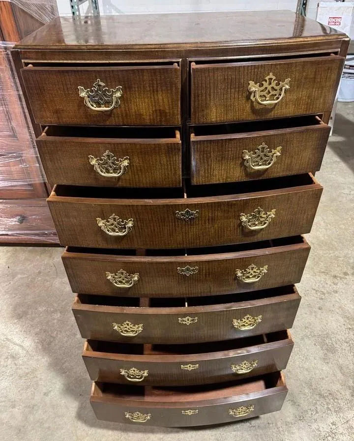 Henredon Vintage Georgian Walnut Tall 9-Drawer Dresser - Circa 1970s - Image 3