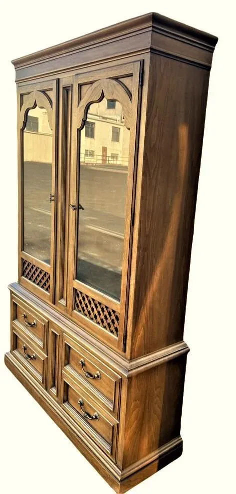 Jim Peed Drexel Moorish Spanish Revival Esperanto Collection Pecan Wood China Cabinet - Made in 1964 - Image 3