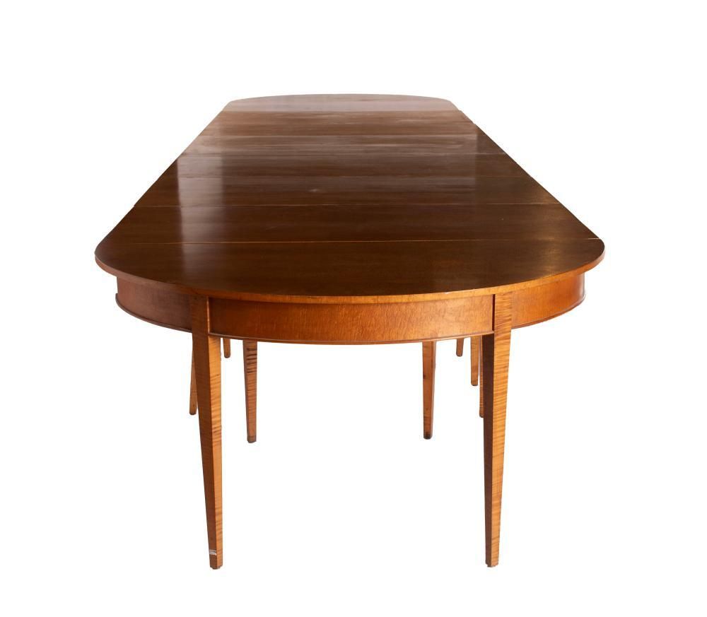 Monumental Quigley of Chicago Tiger Maple Banquet Table - Adjustable to 17.5' - French Directoire Style, Mid 20th Century - Image 4