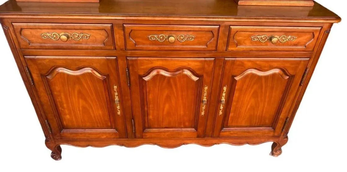 Kindel Grand Rapids Large Belvedere Solid Cherry Wood Louis XV French Provincial Style China Cabinet - Vintage 1950s - Image 4
