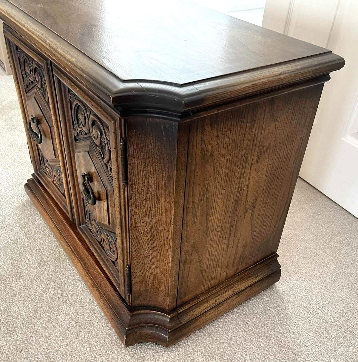 Spanish Colonial Revival Vintage Carved Solid Oak Nightstand Crafted in North Carolina by United Furniture - Image 4