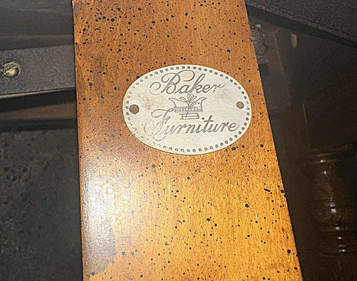 Late 20th Century Baker Furniture Vintage William & Mary Oak Drop Leaf 18” H Coffee Table Adjustable as 29” H Side Table - Image 4