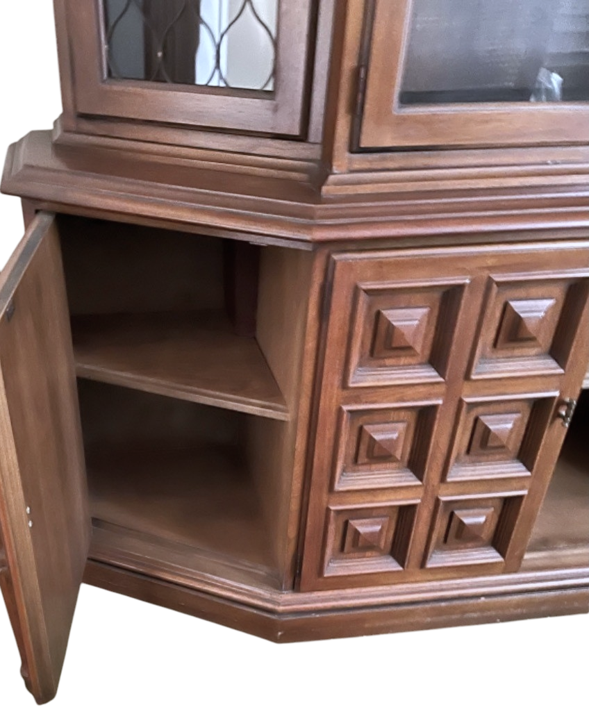 Drexel Esperanto Walnut Spanish Style Breakfront China Cabinet Made in 1967 - Image 4