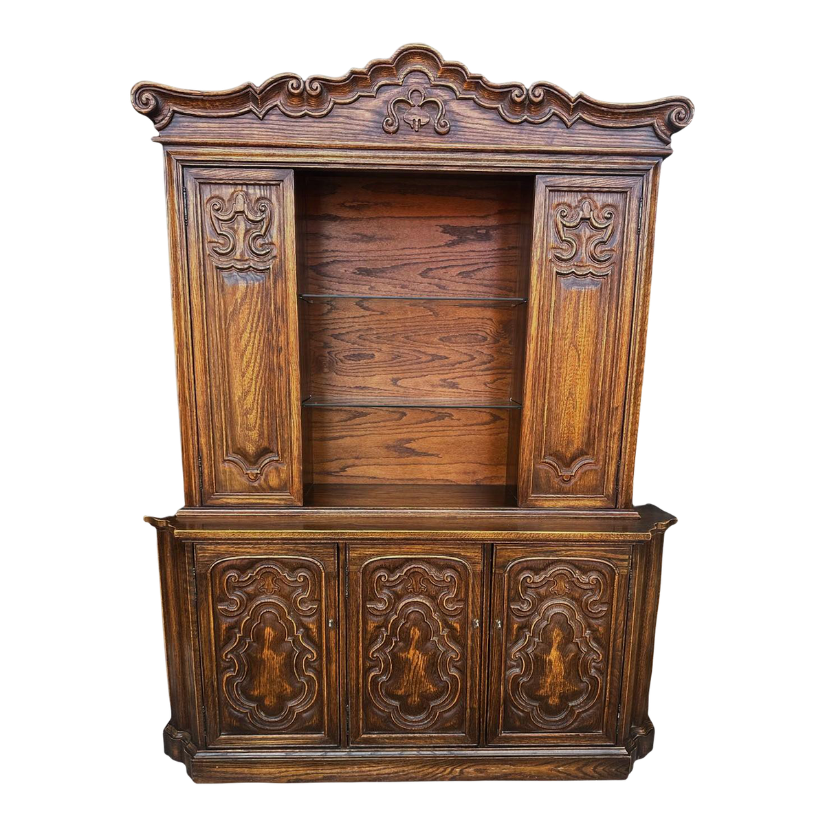 Spanish Style Carved Oak Sideboard Hutch by Jamestown Lounge Company - Vintage Mid 20th Century - Image 4
