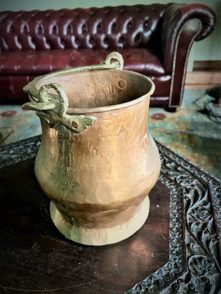 19th Century Antique Hand-Forged Copper Cachepot With Brass Handle - Image 4