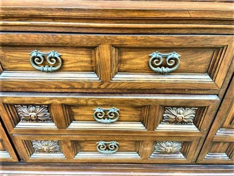 Vintage Breakfront Holman Manufacturing Large Spanish Revival Oak Standing China Cabinet - 1960s - Image 4
