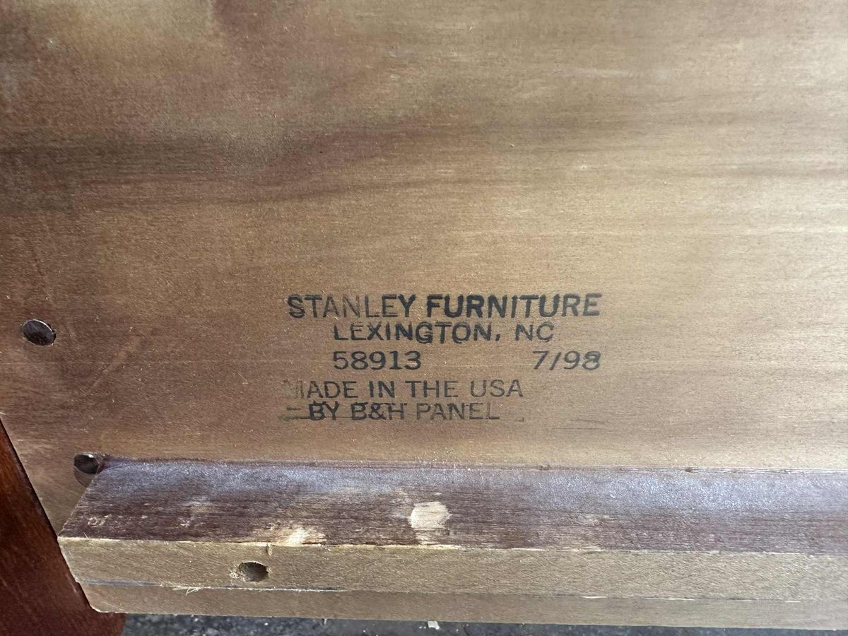 King Size Stanley Furniture Cherry Wood Chippendale Style Bed - Made in North Carolina in 1998 - Image 5