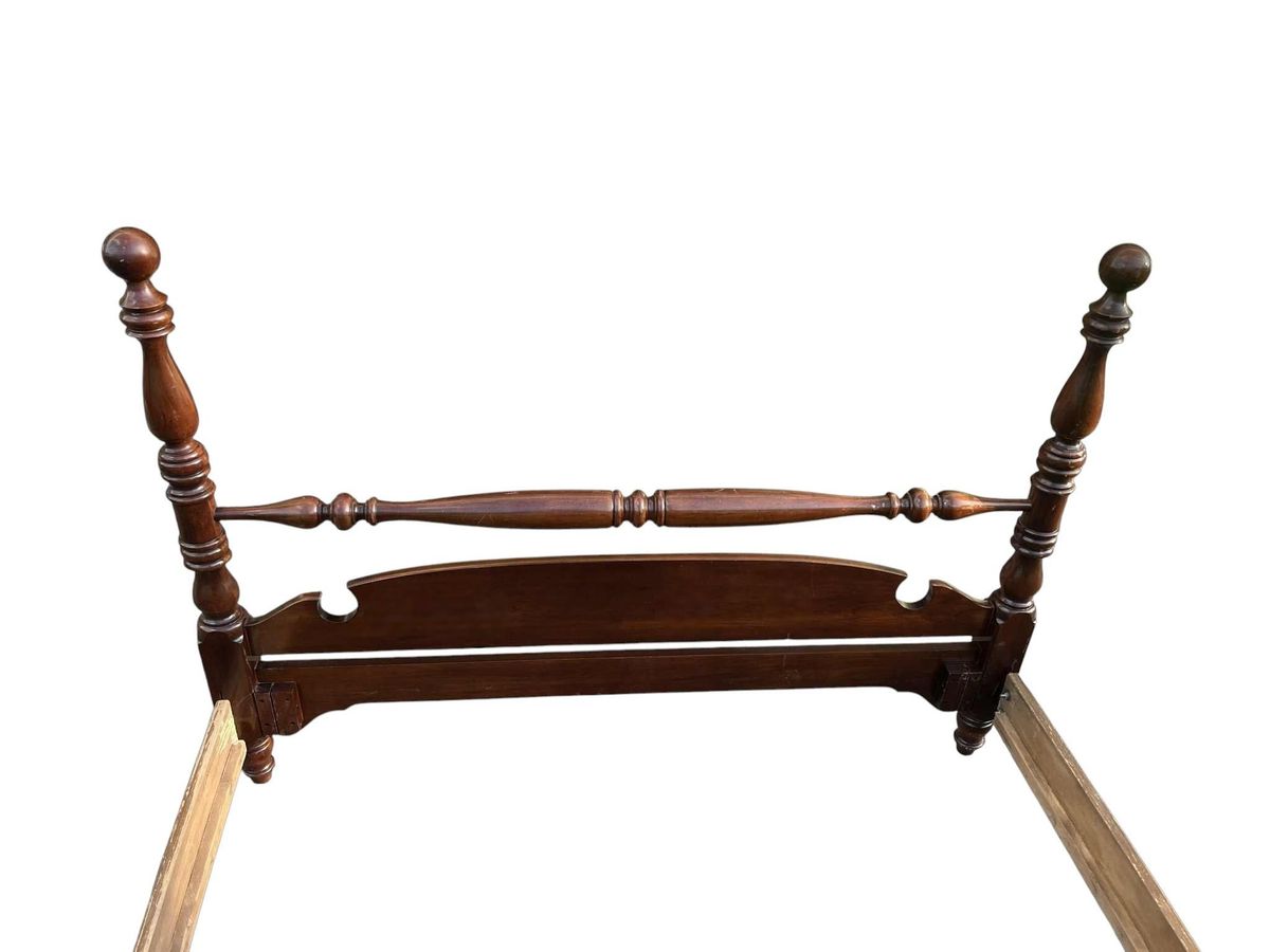 Thomasville Cherry Wood Chippendale Style Queen Size Bed - Vintage Late 20th Century - Image 5