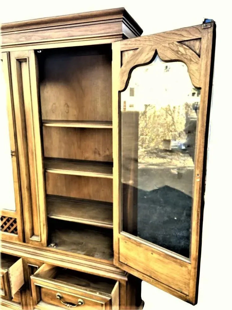 Jim Peed Drexel Moorish Spanish Revival Esperanto Collection Pecan Wood China Cabinet - Made in 1964 - Image 5