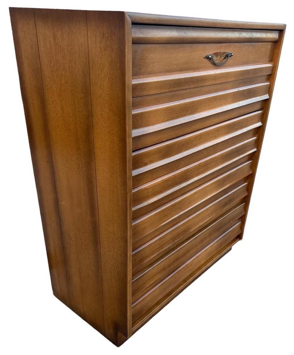 Pair of American of Martinsville Mid-Century Modern Walnut Chests of Drawers - Rare Find - Image 5