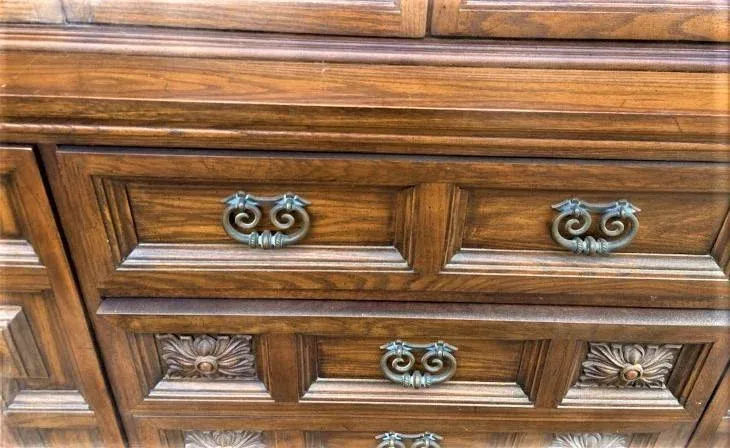 Vintage Breakfront Holman Manufacturing Large Spanish Revival Oak Standing China Cabinet - 1960s - Image 5