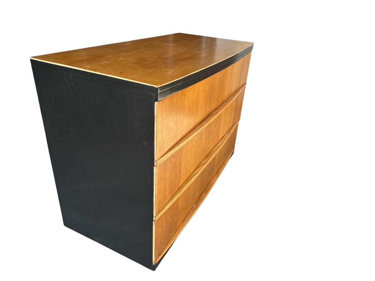 Harmony House Oak Mid Century Chest of Drawers - Dovetailed - Circa 1960 - Image 5