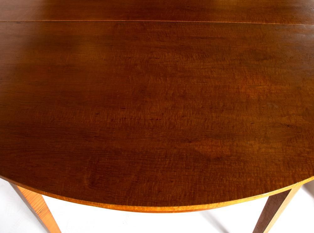 Monumental Quigley of Chicago Tiger Maple Banquet Table - Adjustable to 17.5' - French Directoire Style, Mid 20th Century - Image 5