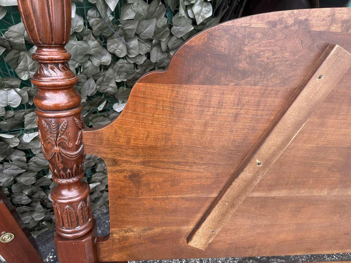 Queen Size Solid Cherry Wood Four Poster Rice Bed - Vintage Late 20th Century - Image 5