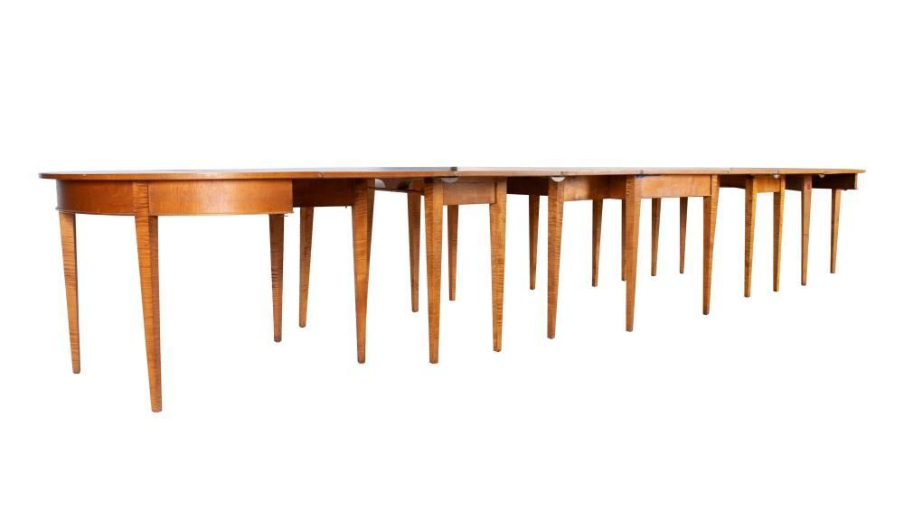 Monumental Quigley of Chicago Tiger Maple Banquet Table - Adjustable to 17.5' - French Directoire Style, Mid 20th Century - Image 6