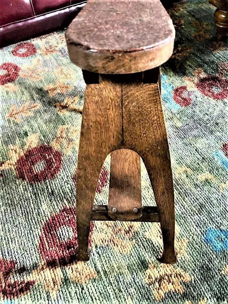 1920s Viennese Quarter Sawn Oak Foot Rest for a Home or Shoe Store - Image 6