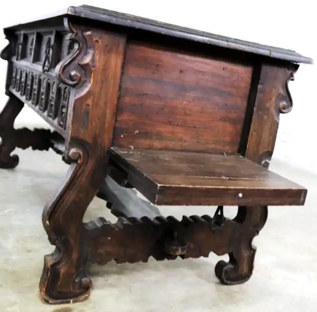 Heavily Carved Artes De México Internacionales Hacienda Style Desk - Vintage 1960s - Image 6