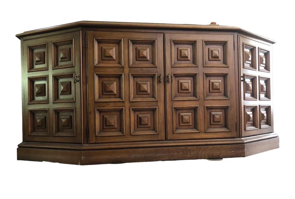 Drexel Esperanto Walnut Spanish Style Breakfront China Cabinet Made in 1967 - Image 6