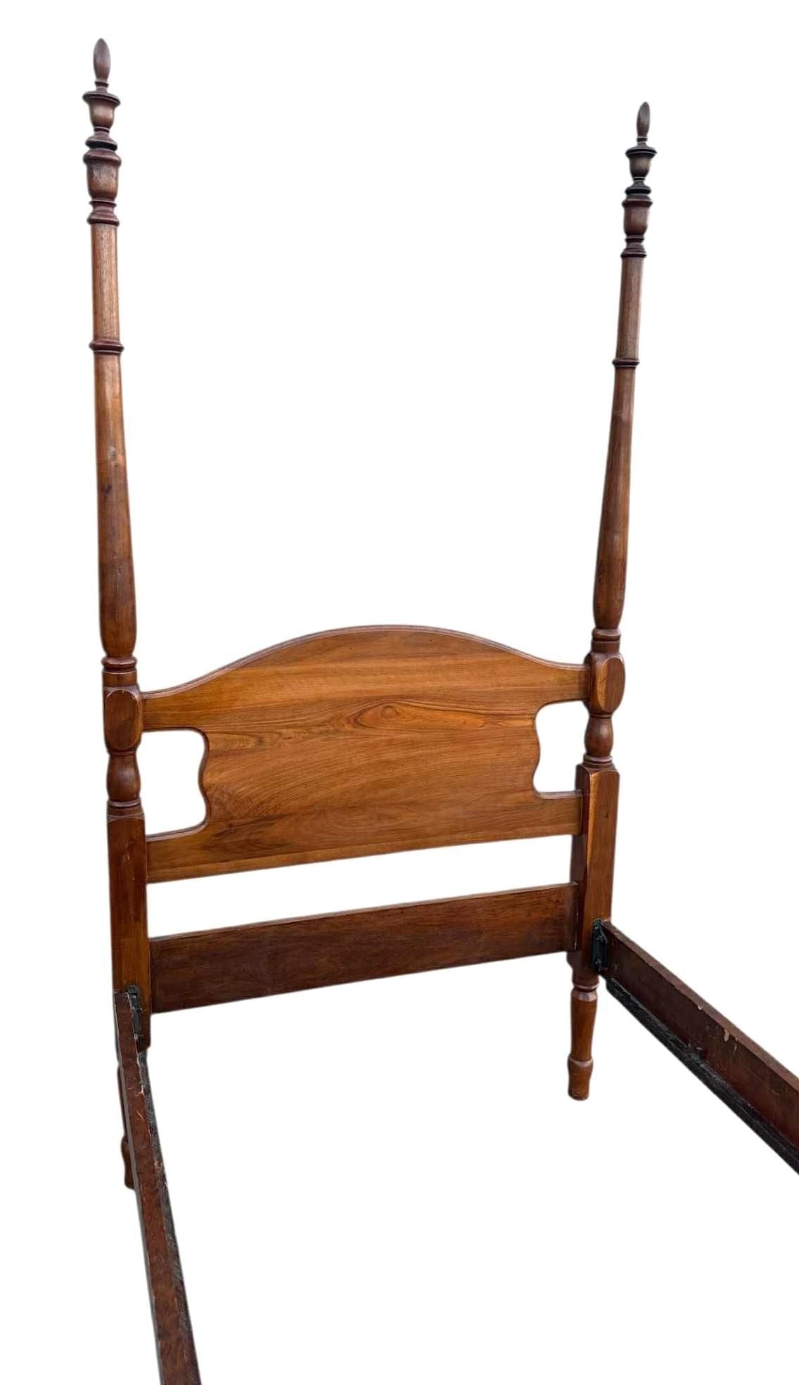 Pair of 19th Century Antique Solid Cherry Wood Four Poster Twin Beds - English Traditional Style - Image 6