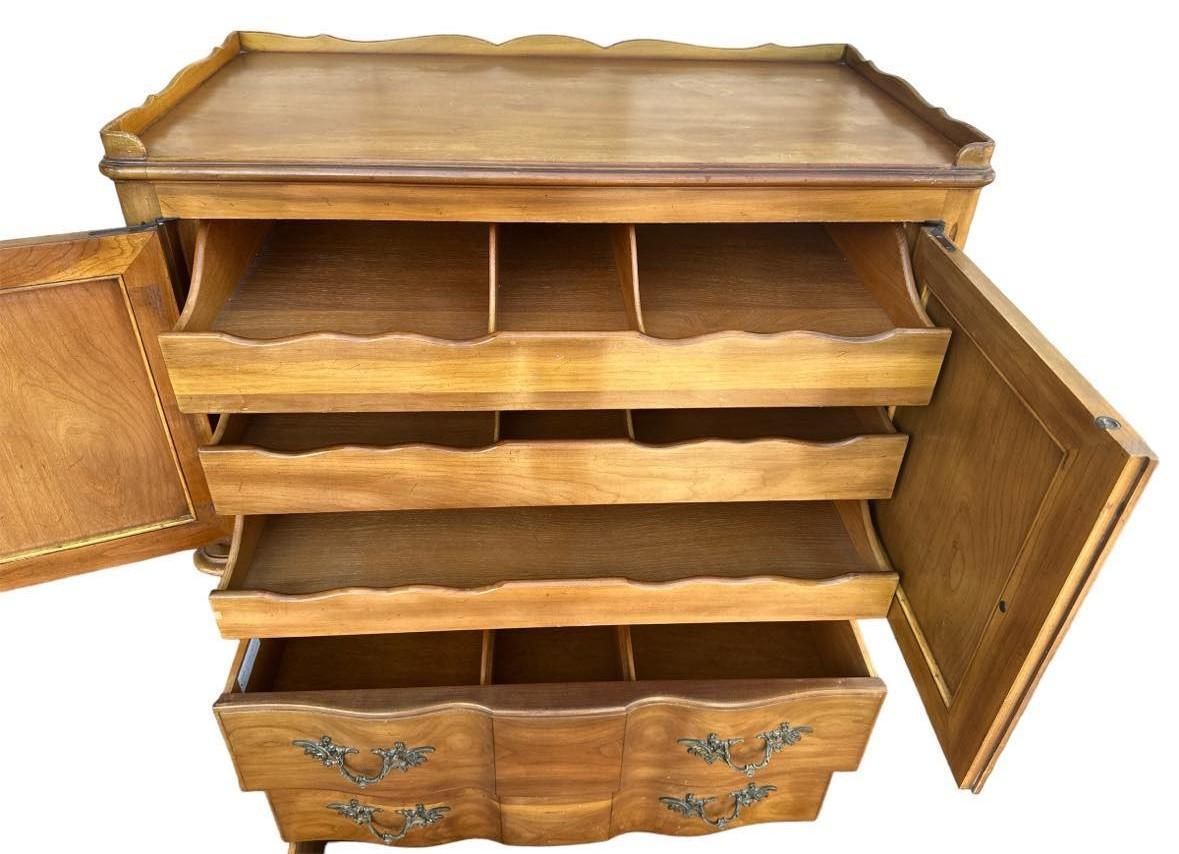 John Widdicomb Grand Rapids Walnut Gentleman's Chest - Louis XV Style - Vintage Mid 20th Century - Image 6