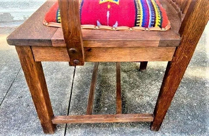 Antique in the Manner of Frank Lloyd Wright - Prairie Style Quarter Sawn Oak Arm Chair With Hand Woven Oaxaca Tapestry Seat - Early 20th Century - Image 7
