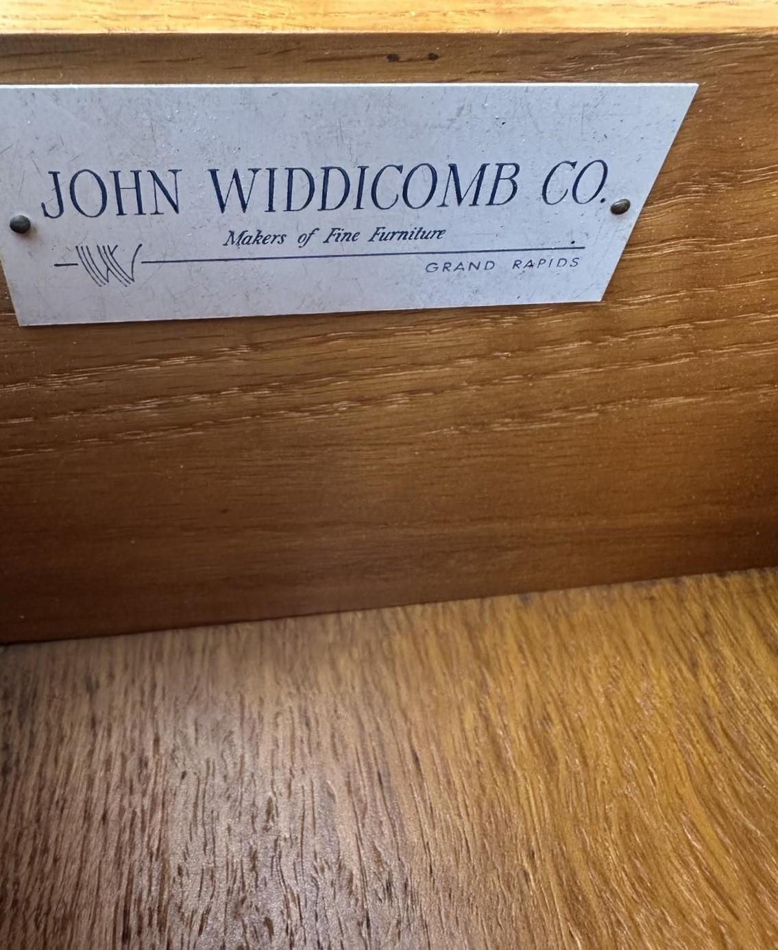 John Widdicomb Grand Rapids Walnut Gentleman's Chest - Louis XV Style - Vintage Mid 20th Century - Image 7