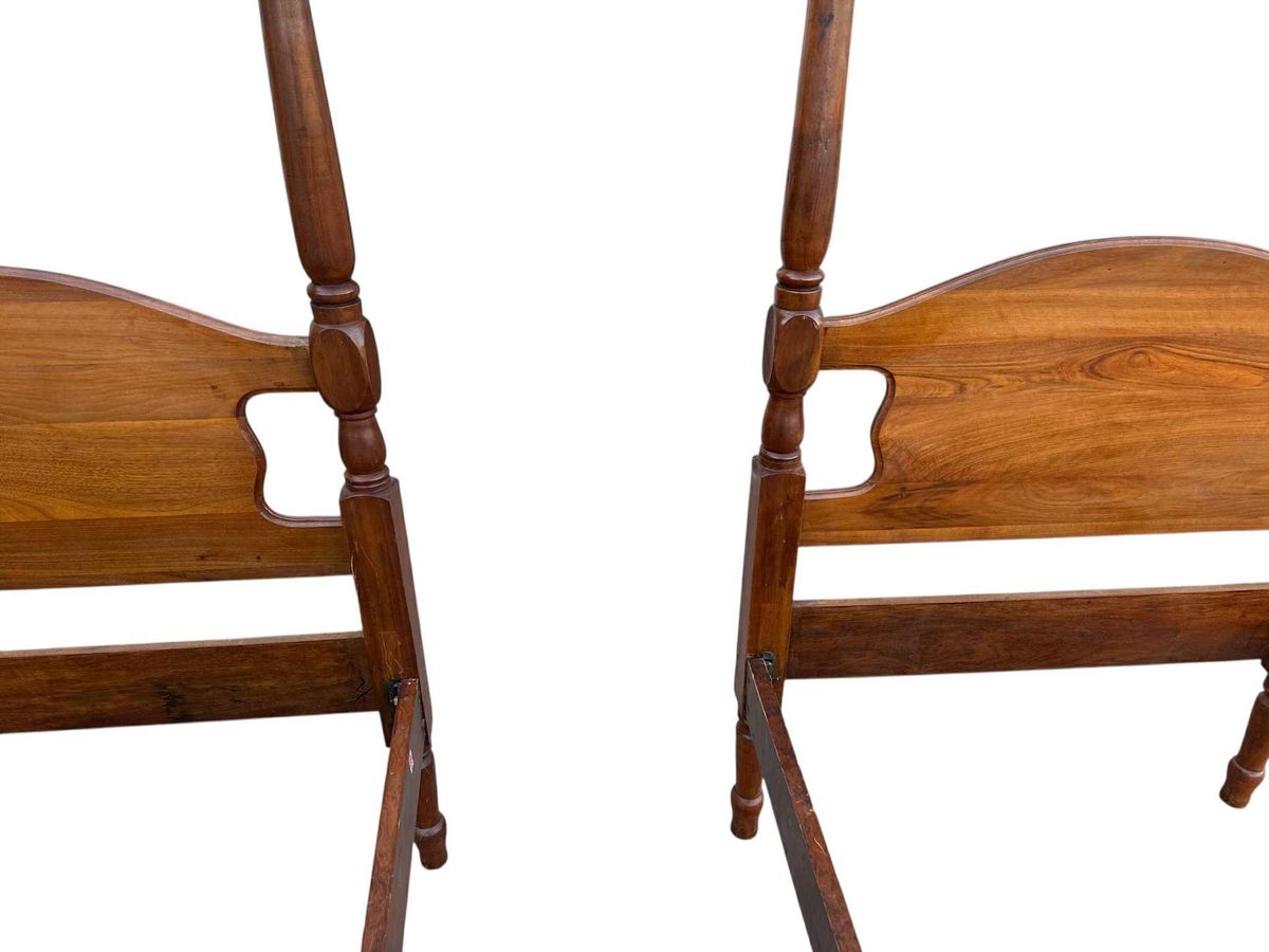 Pair of 19th Century Antique Solid Cherry Wood Four Poster Twin Beds - English Traditional Style - Image 7