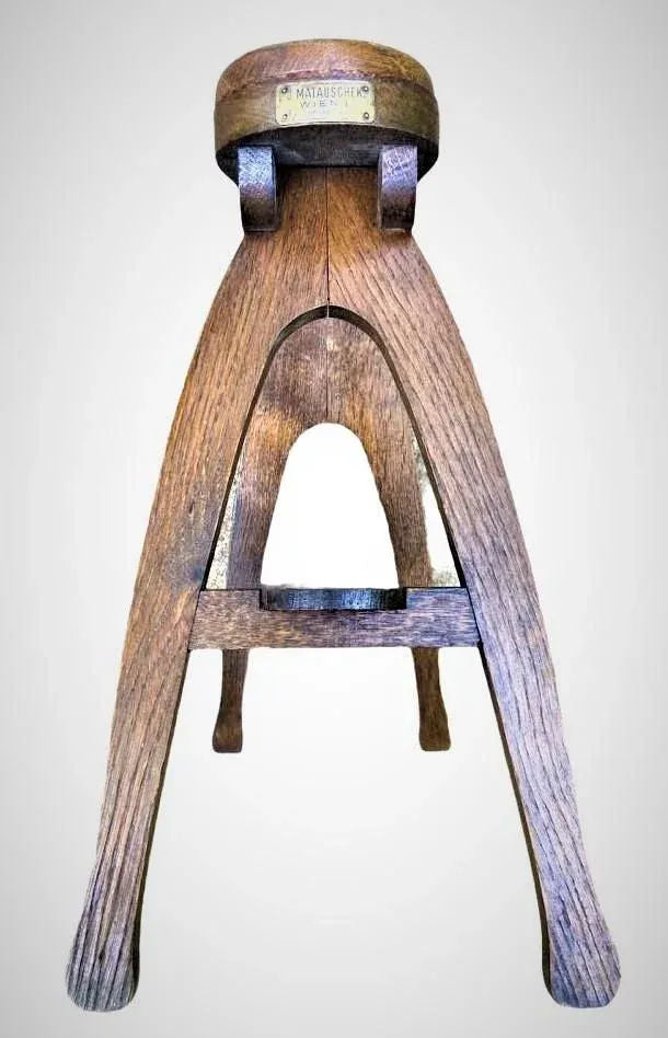 1920s Viennese Quarter Sawn Oak Foot Rest for a Home or Shoe Store - Image 7