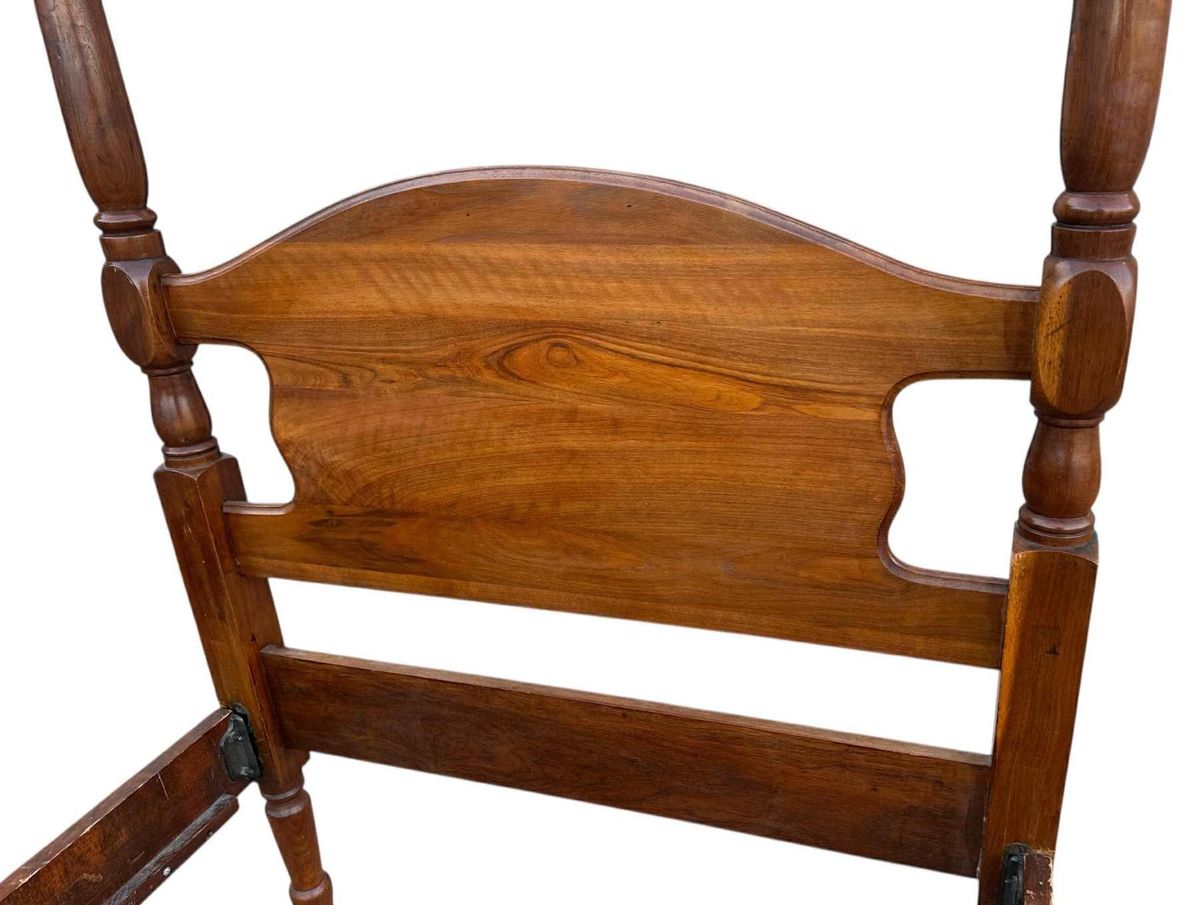 Pair of 19th Century Antique Solid Cherry Wood Four Poster Twin Beds - English Traditional Style - Image 8