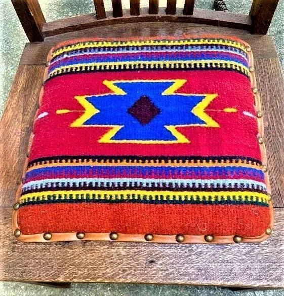 Antique in the Manner of Frank Lloyd Wright - Prairie Style Quarter Sawn Oak Arm Chair With Hand Woven Oaxaca Tapestry Seat - Early 20th Century - Image 9