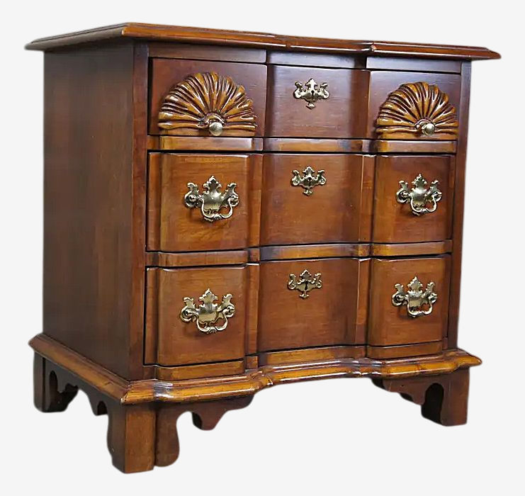 1980s Lexington Furniture Vintage Cherry Wood Goddard Block Front Chest of Drawers Nightstand or Side Table - 1980s - Image 1